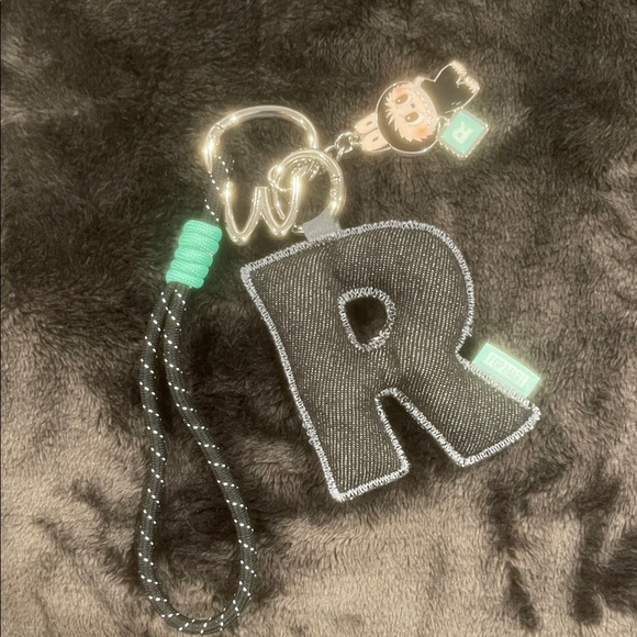 Pin For Love Black and Green Keychain with Letter R - Picture 1 of 8